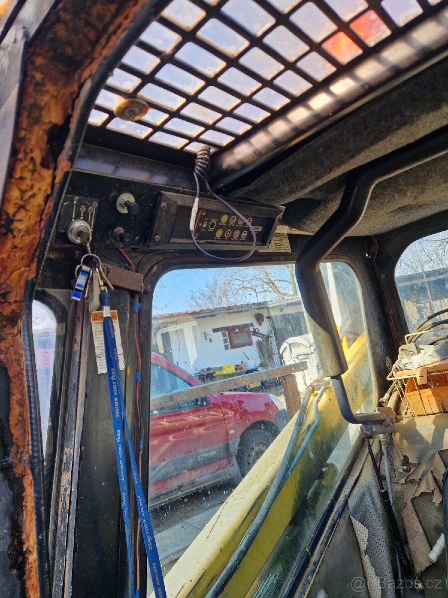 PRODÁM SMYKOVÝ NAKLADAČ CASE FERMEC - 6