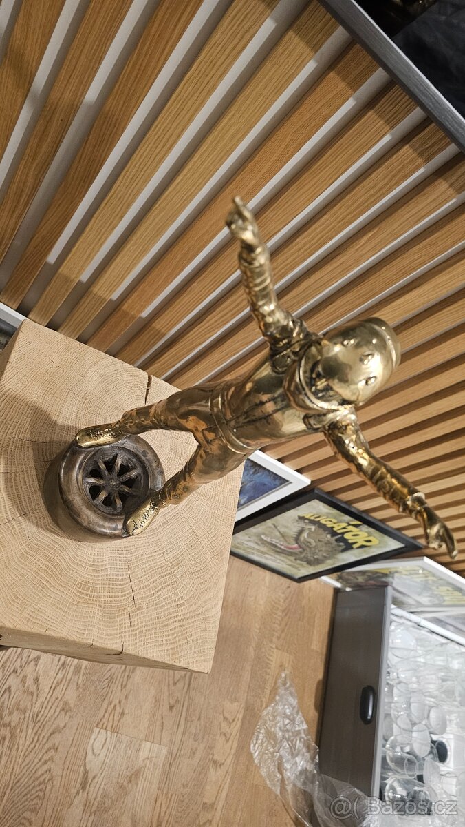 Bronzová soška pilot F1 - 6