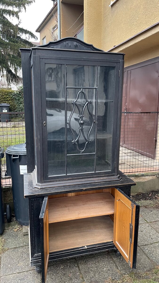 Skleněná vitrína z masívu - 6