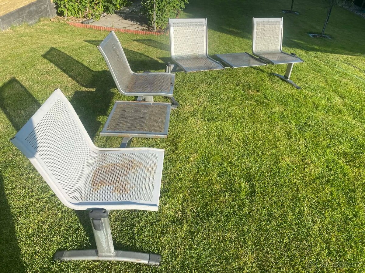 Kovová lavice se stolkem - 6