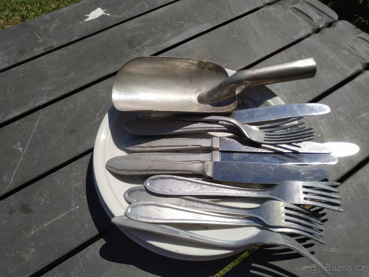 skleničky hrníčky,vázičky a ostatní - 6