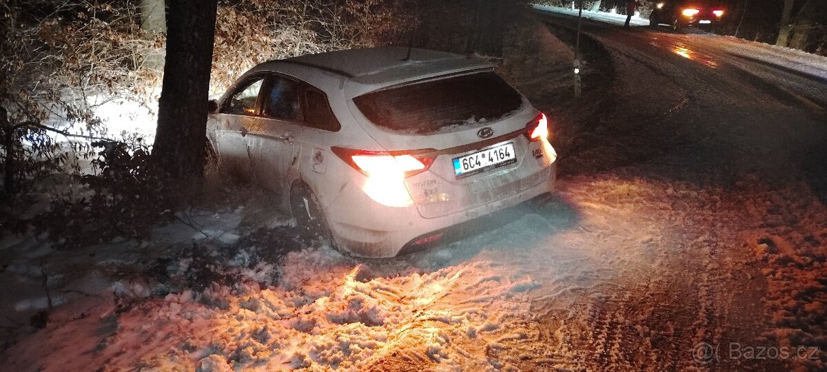 Hyundai i40 16crdi prémium výbava - 6