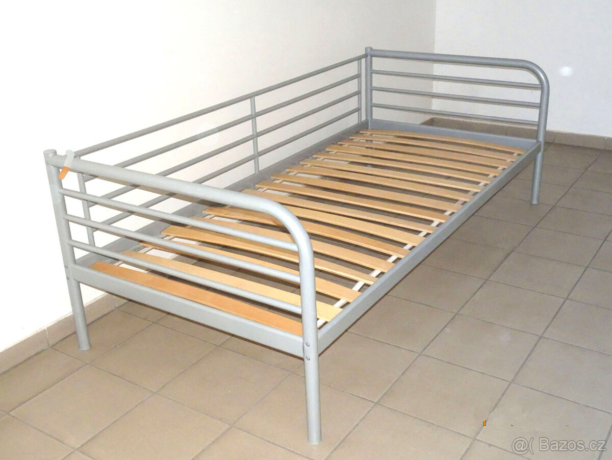 Kvalitní, pevná, kovová postel. Bezvadný stav - 6