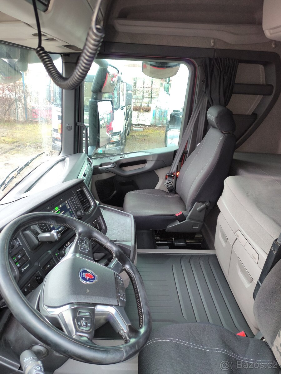 Řidič Scania 6X2 + klaničák - 6