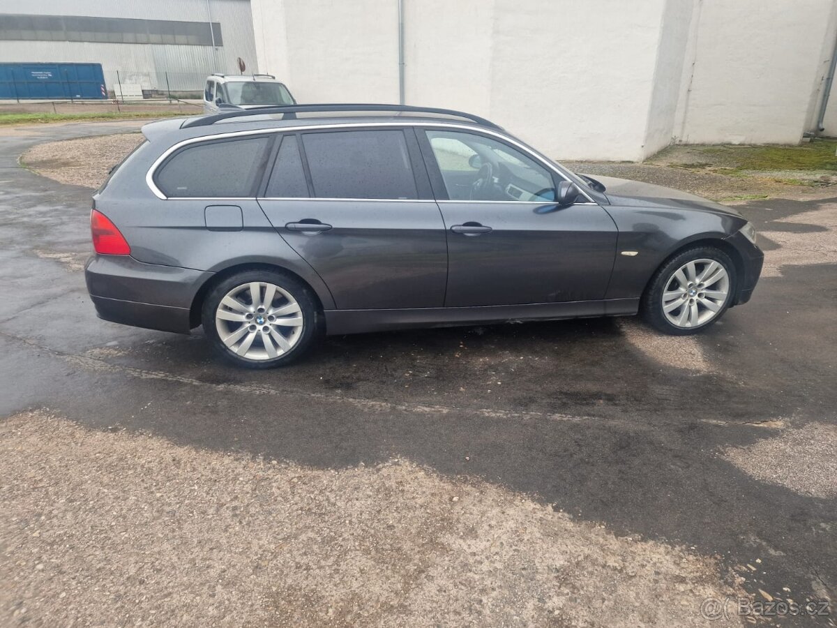 BMW 330xi Touring (E91) – xDrive – 3.0 benzín Automat Rok vý - 6