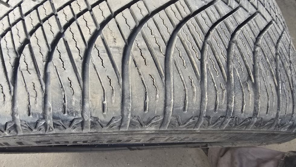 Celoroční pneumatika 245/40/18 Goodride - 6