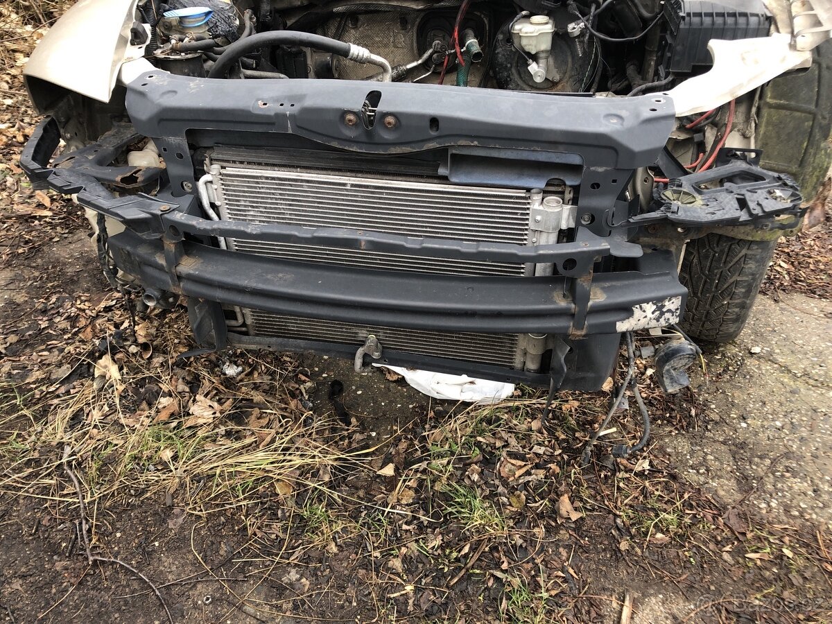 Škoda Octavie 2 , zlata barva , náhradní dily - 6