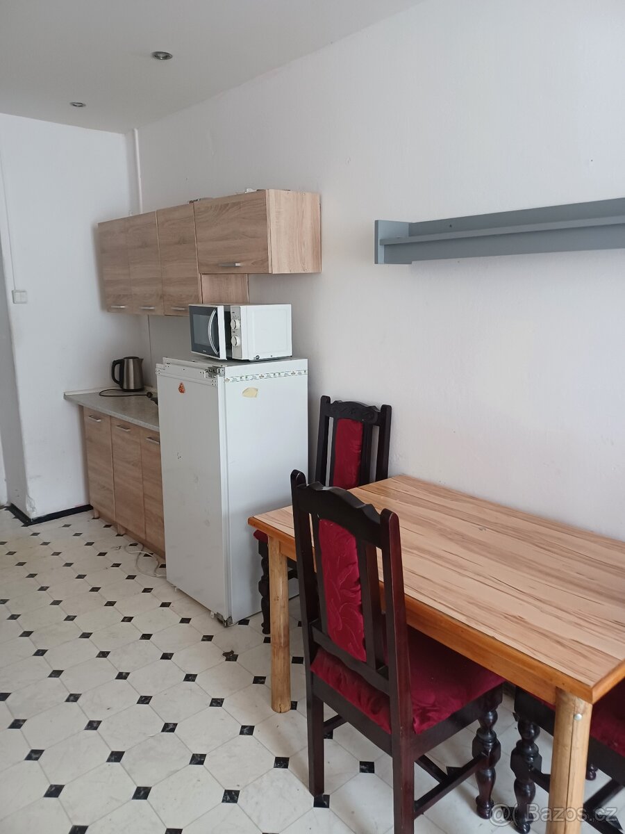 Pronájem pokoje v bytě 4+1 v centru Pelhřimov - 6