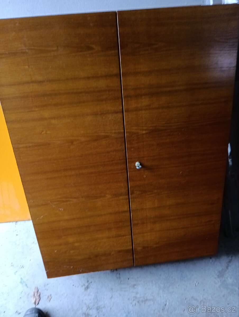 Skříňky 60cm, dýha jilm, stav dobrý, - 6
