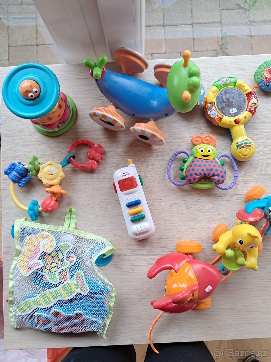 Sada hraček a dalších věcí pro miminka - 6