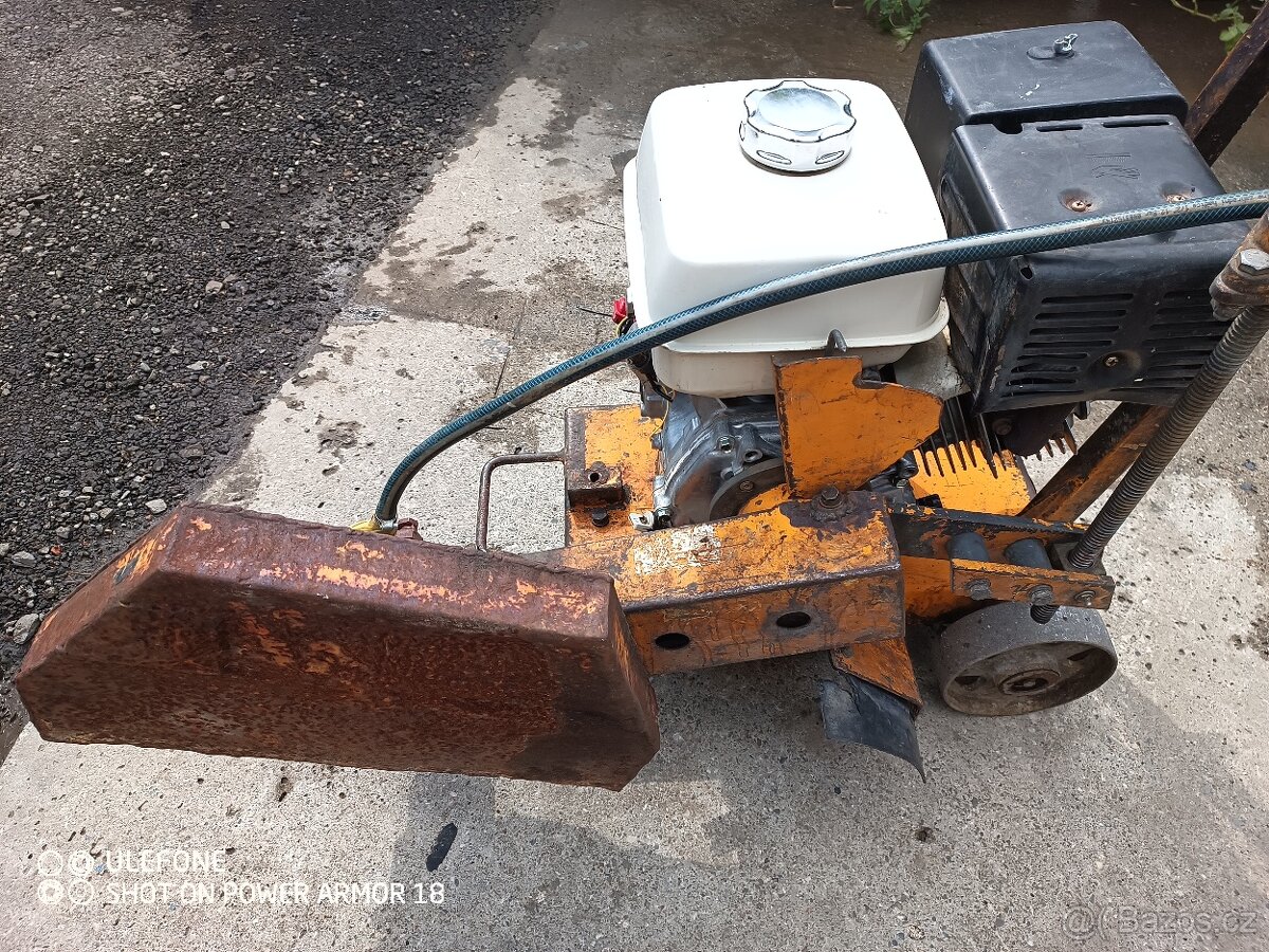 Řezačka asfaltu - 6