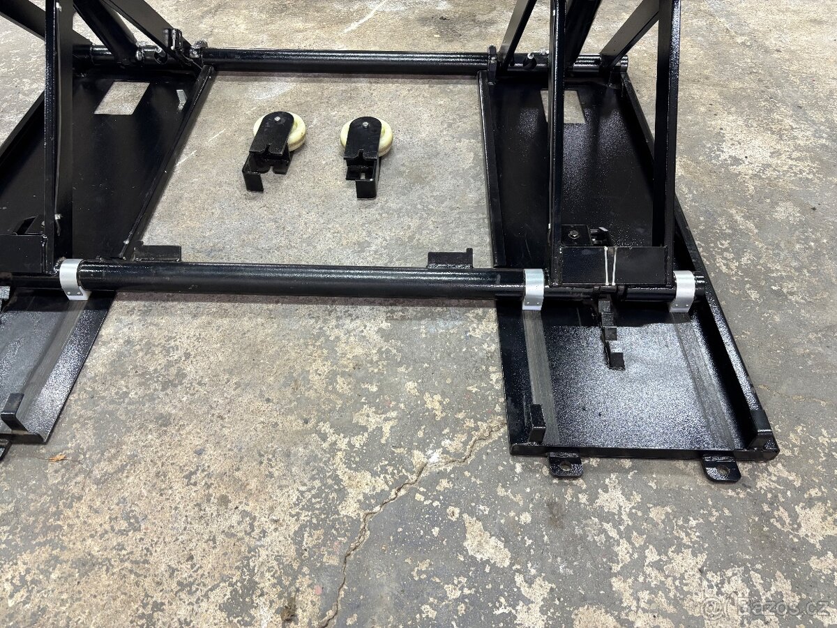 Nůžkový mobilní zvedák 3t - 6