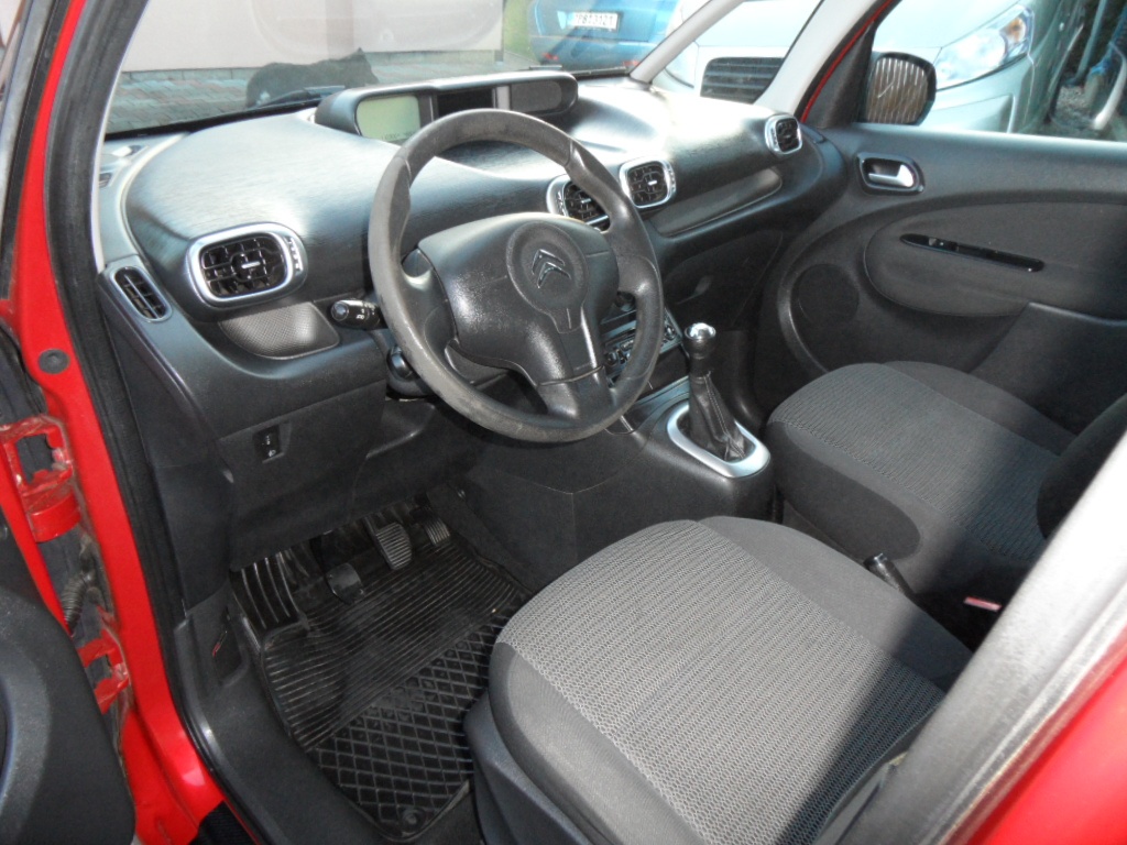 Citroen C3 Picasso 1.6 VTi,zak. ČR,naj.47000km,serv. knížka - 6
