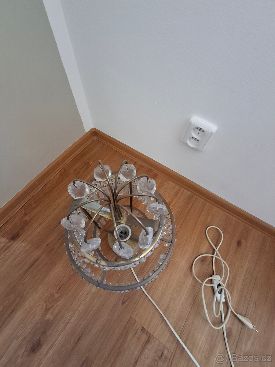 KŘIŠŤÁLOVÝ LUSTR A POKOJOVÁ LAMPA - 6