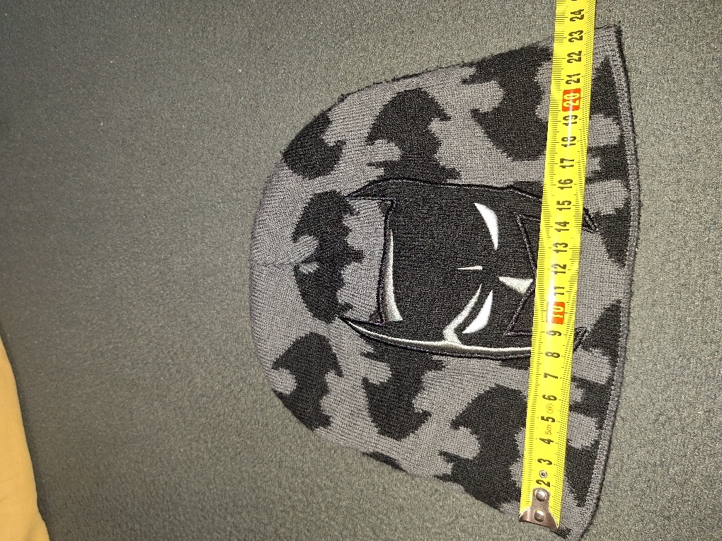 dětská zimní čepice značky Batman.Velikost neuvedena - 6