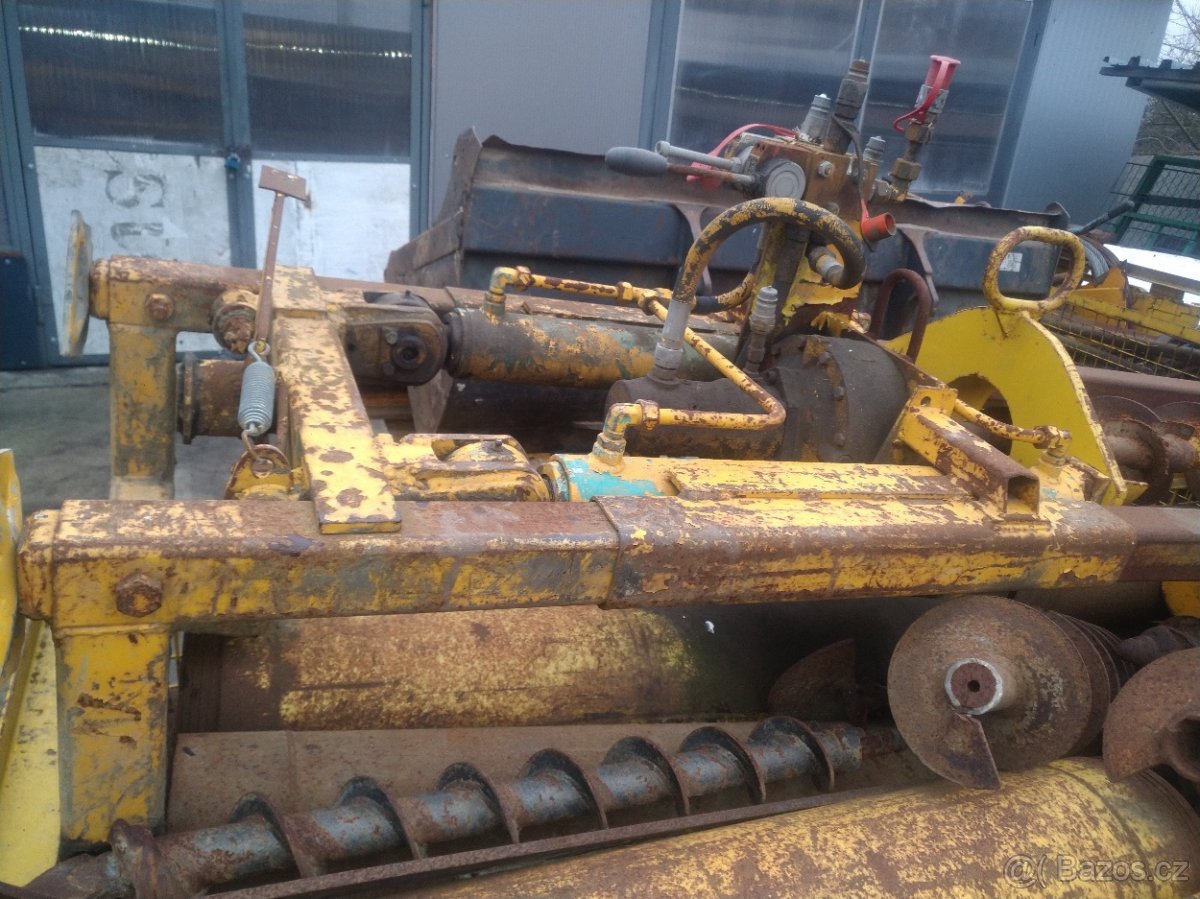 Vrtná souprava pro vrtání studní a zemních protlaků - 6