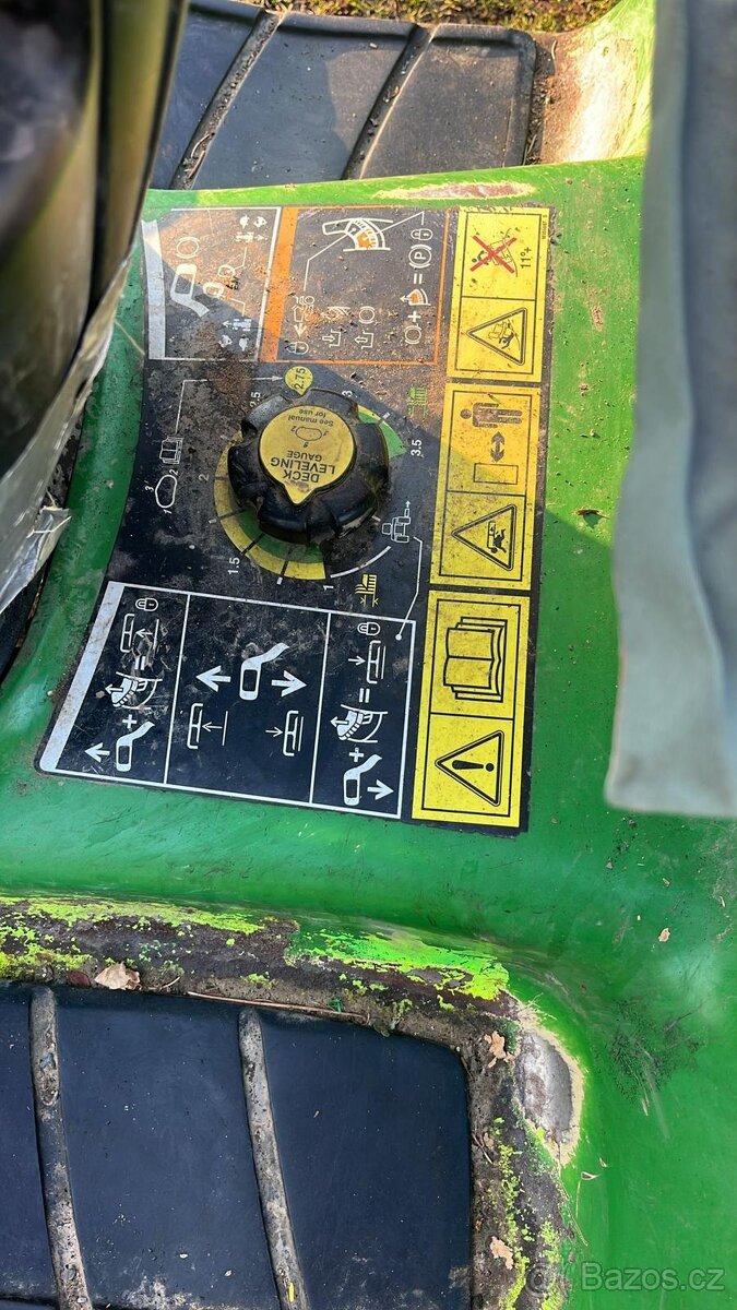 Zahradní traktor s radlicí a vozíkem - 6