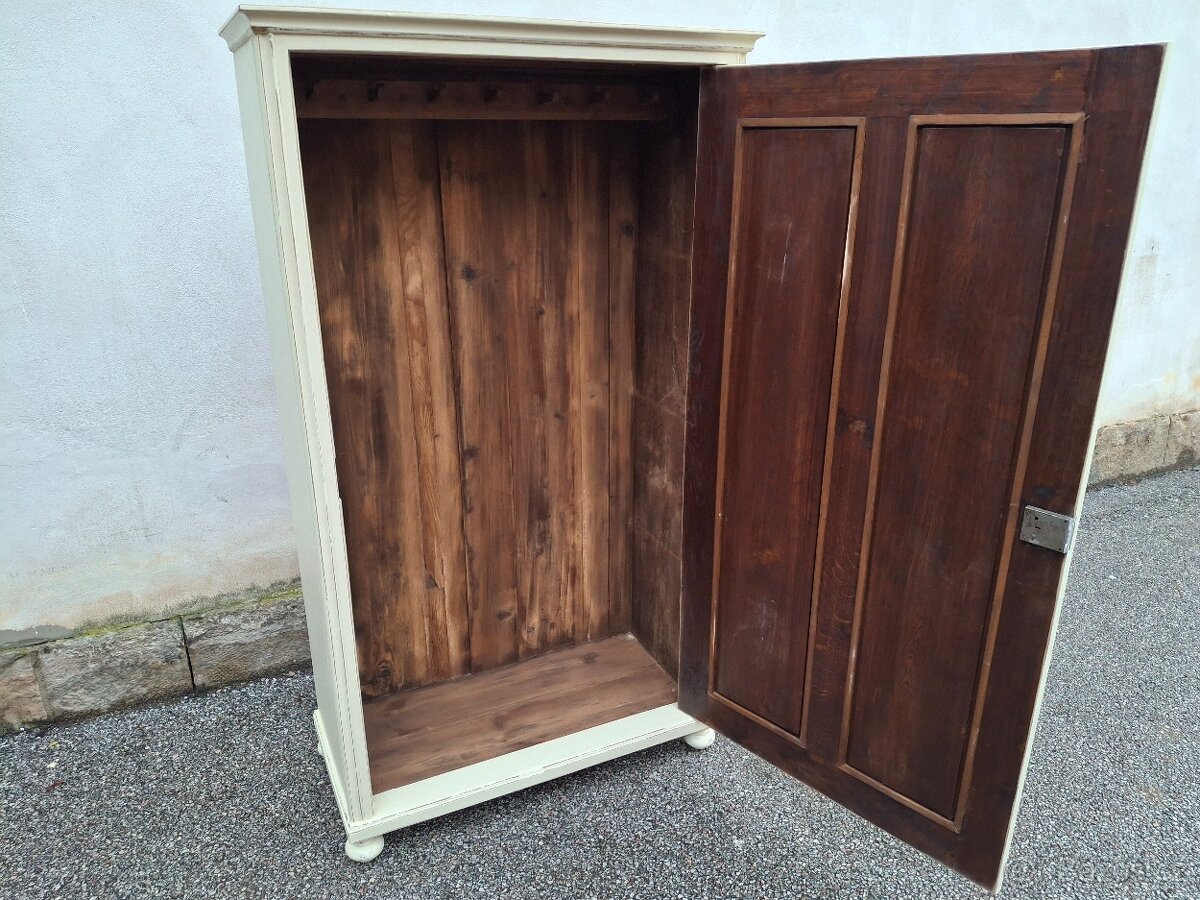 Skříň starožitná po renovaci - 6