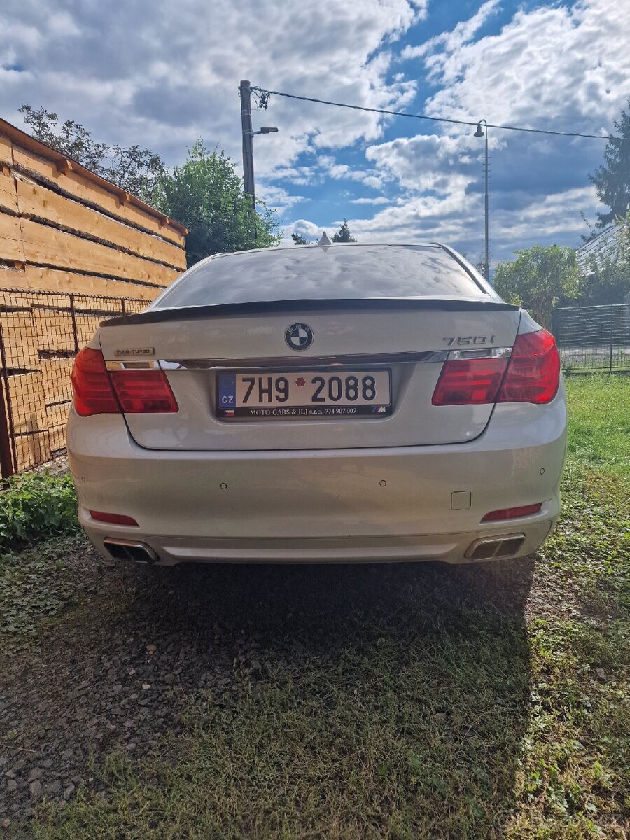 BMW 750i 4.4 V8 bi-turbo F01 2009 - 6