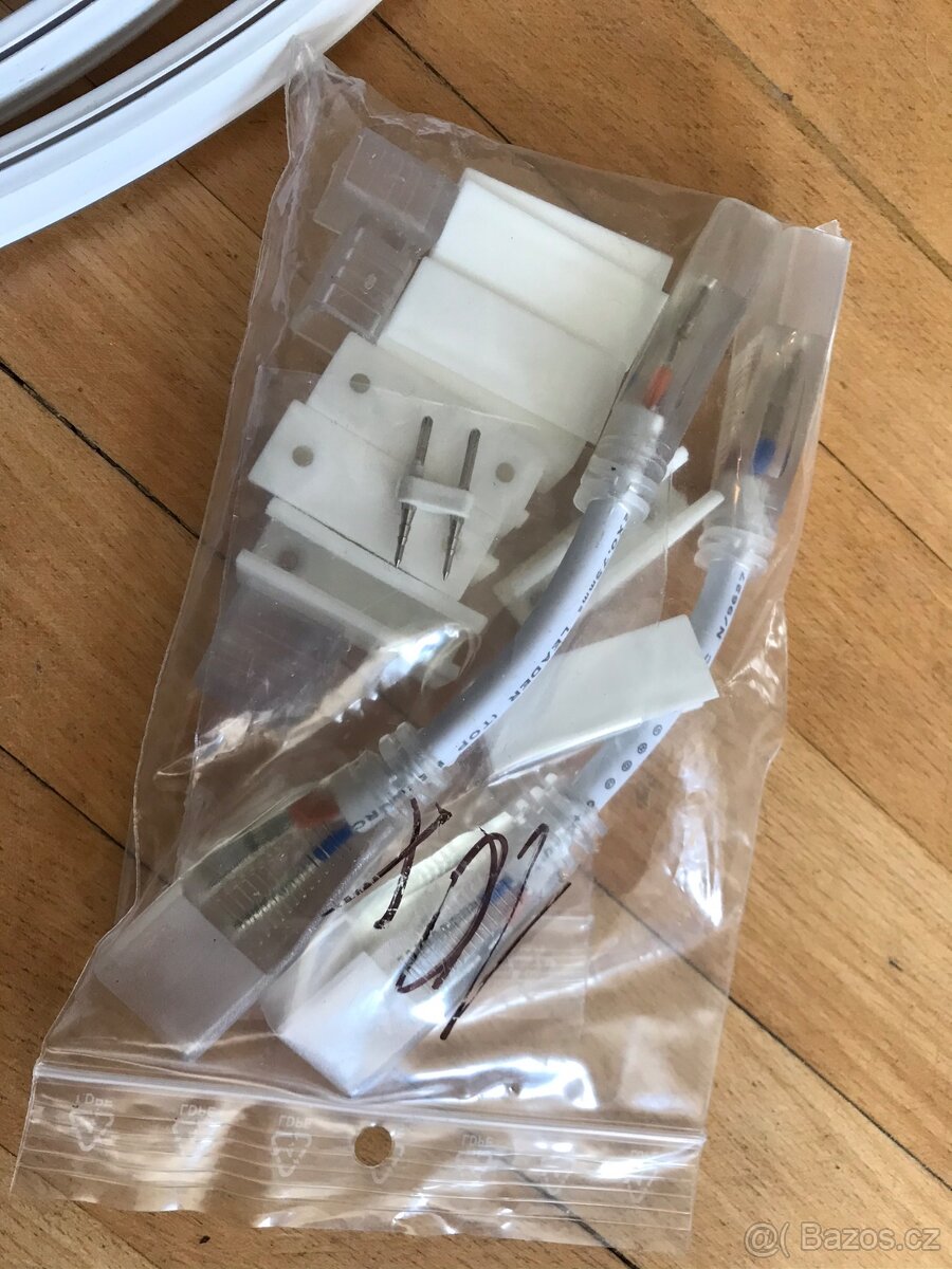 Prodám červený a modrý LED NEON pásek 230V - 6