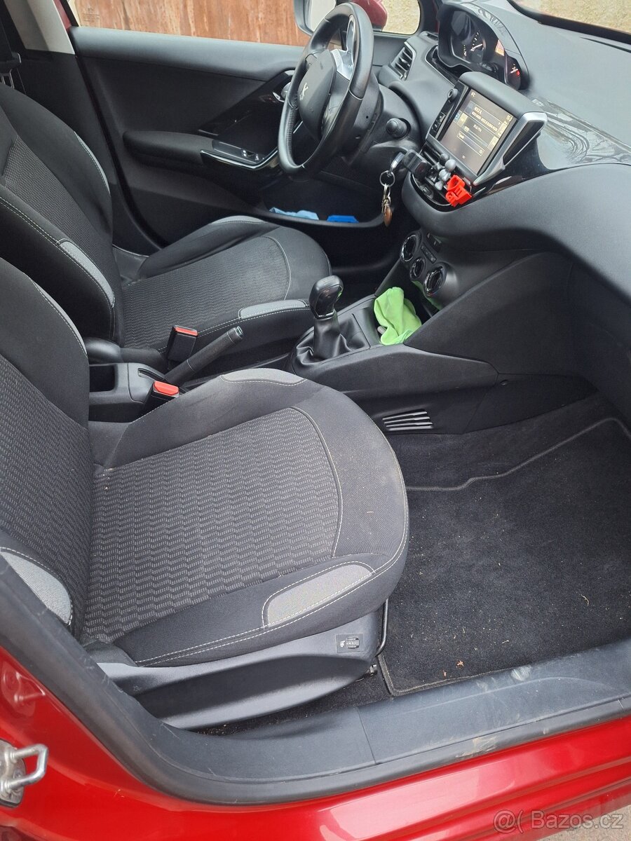 Peugeot 208 - 6