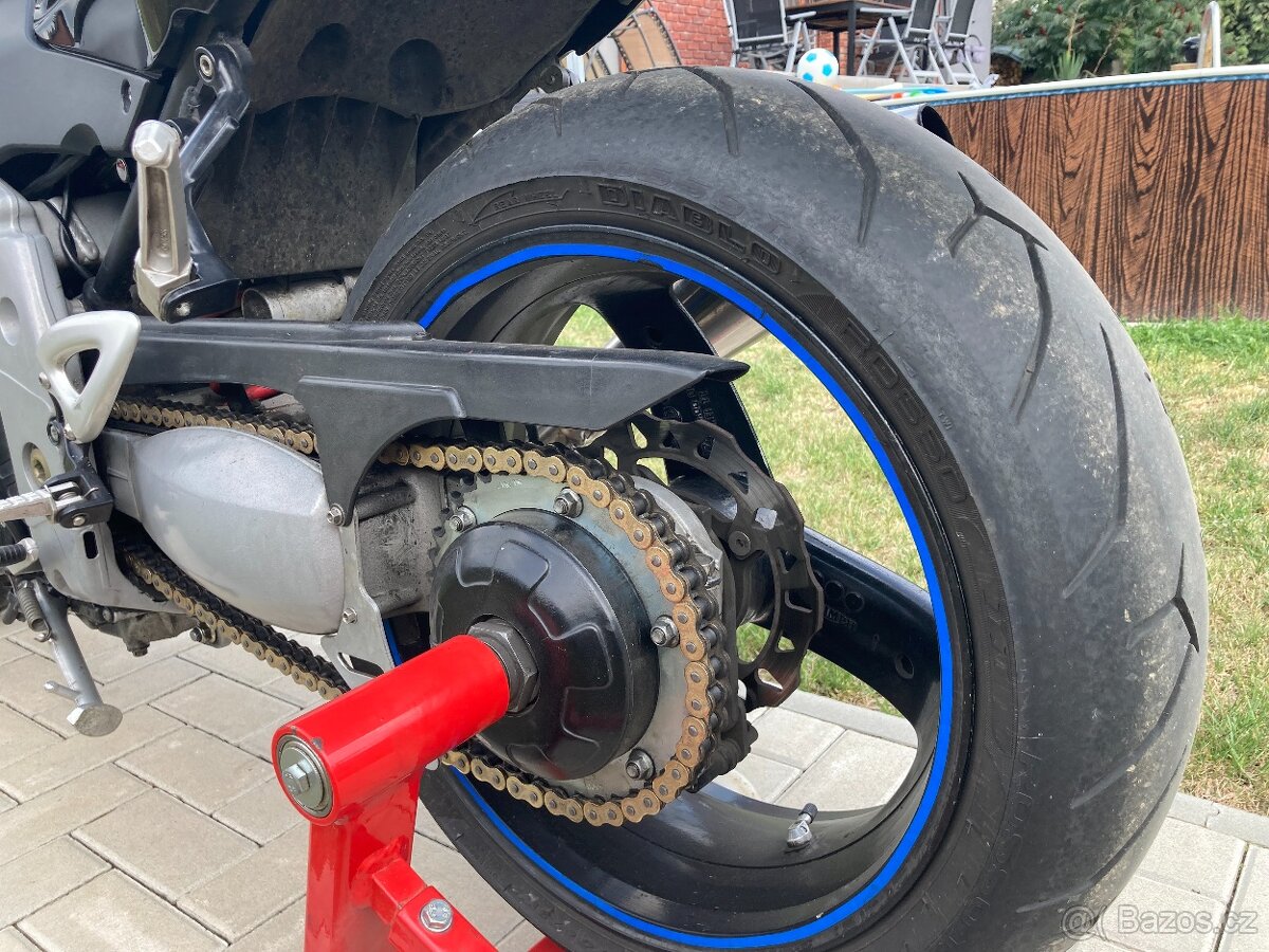 Triumph Speed Triple 955i - 6