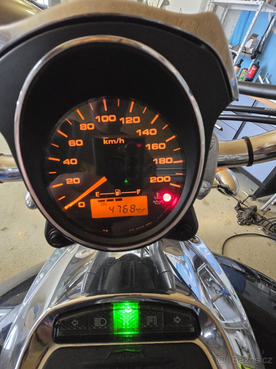 Suzuki Intruder M800 - 6