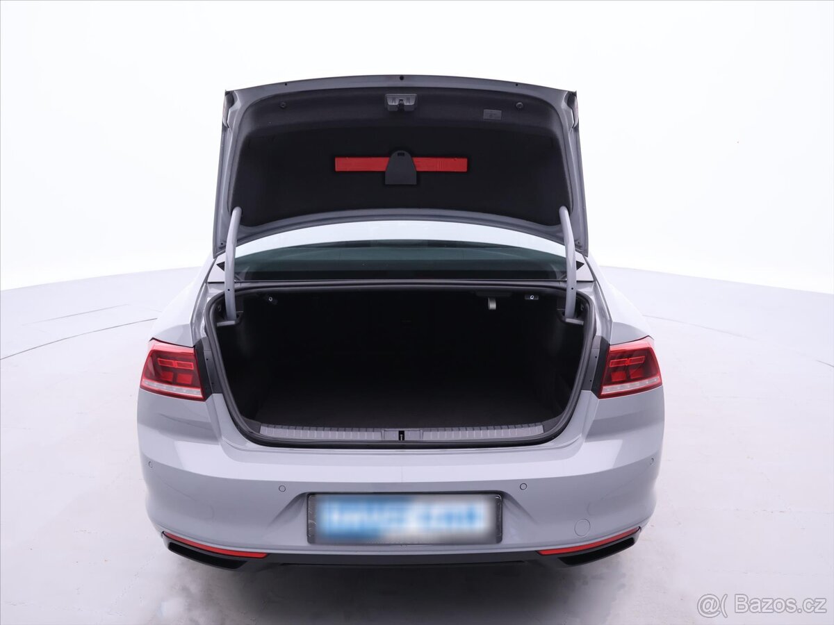 Volkswagen Passat 1,5 TSI 110kW DSG Business CZ (2022) - 6