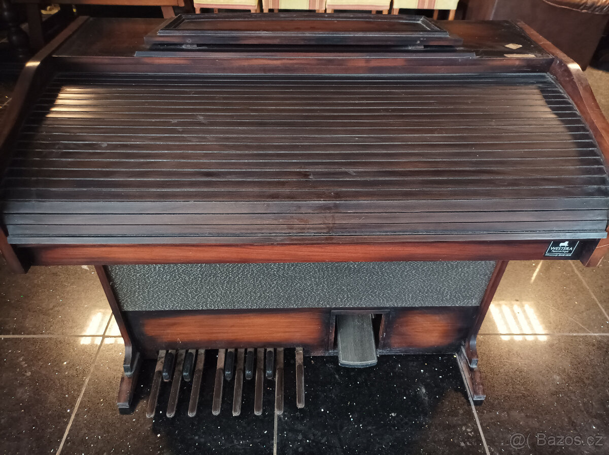 Starší elektrické varhany - 6