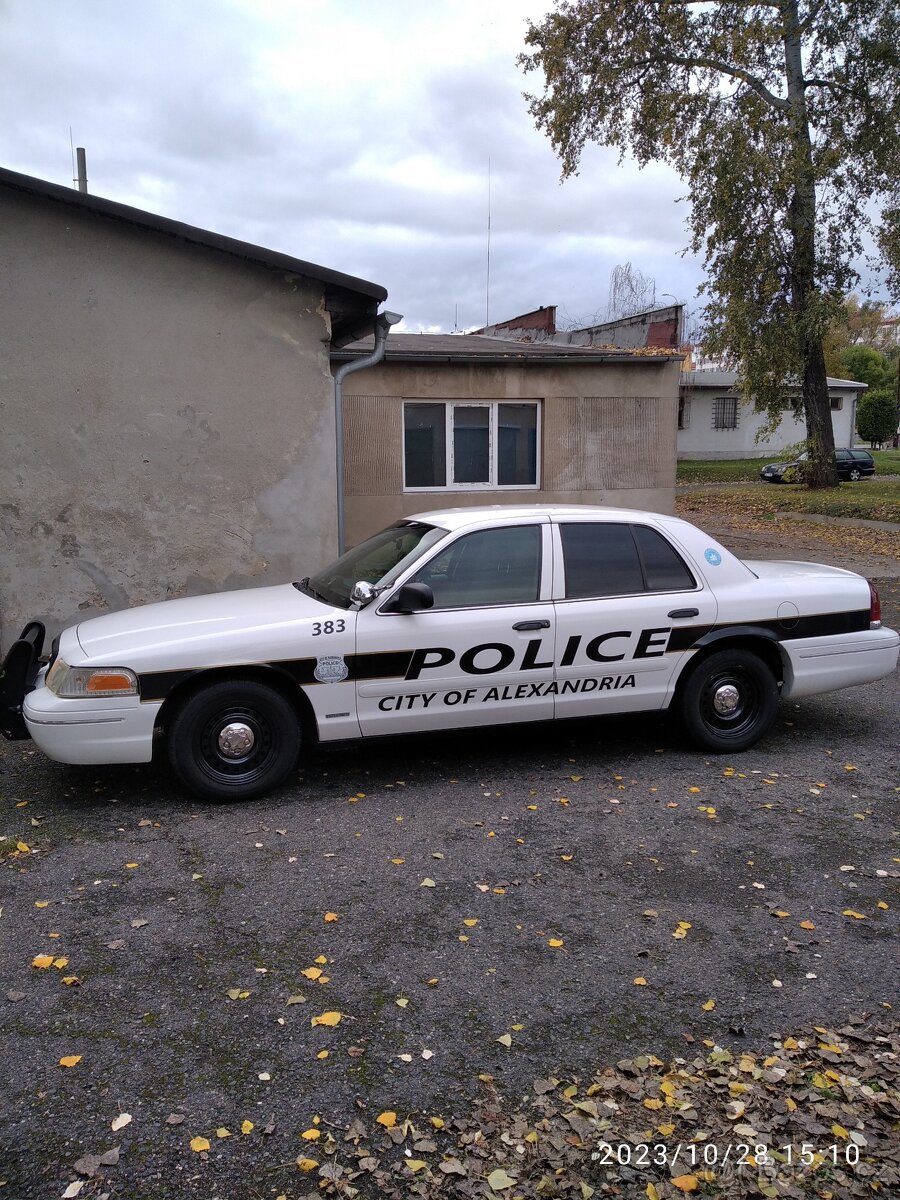 Ford Crown Victoria - 6