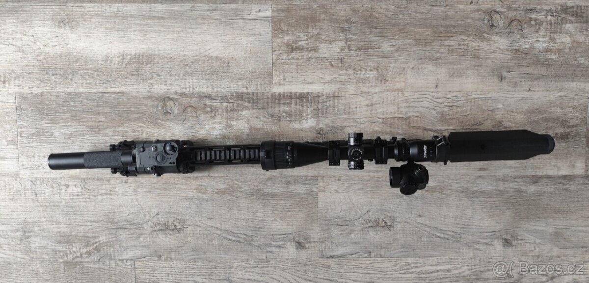 DMR - SR-25K s příslušenstvím
- 6