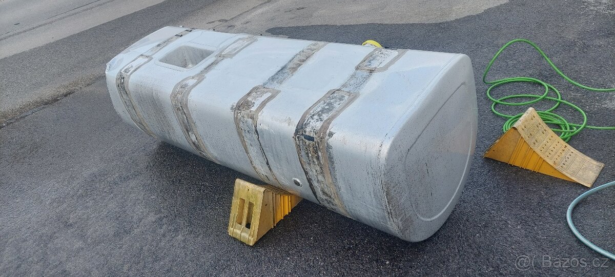 palivová nádrž Volvo - 6