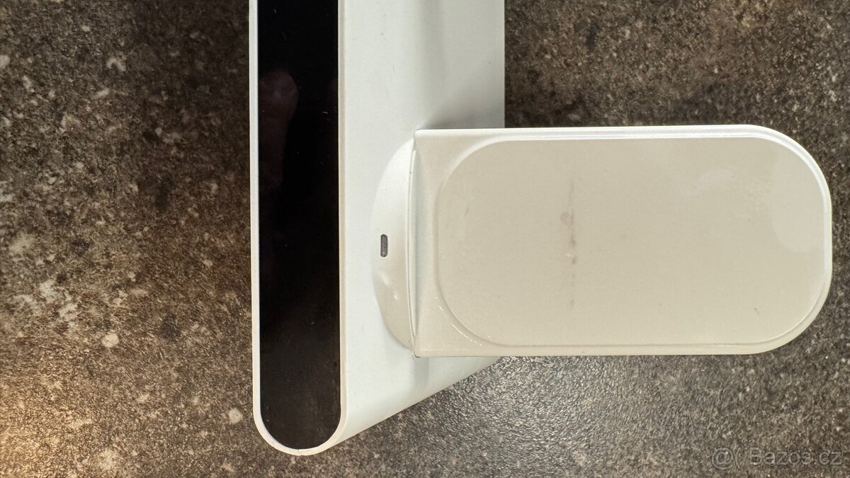 Multifunkční budík s bezdrátovou nabíječkou:iPhone - 6