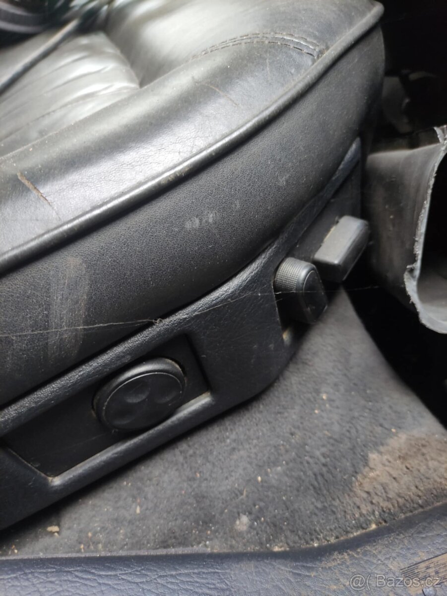 Audi S8 D2 AHC 250kw manuál - 6