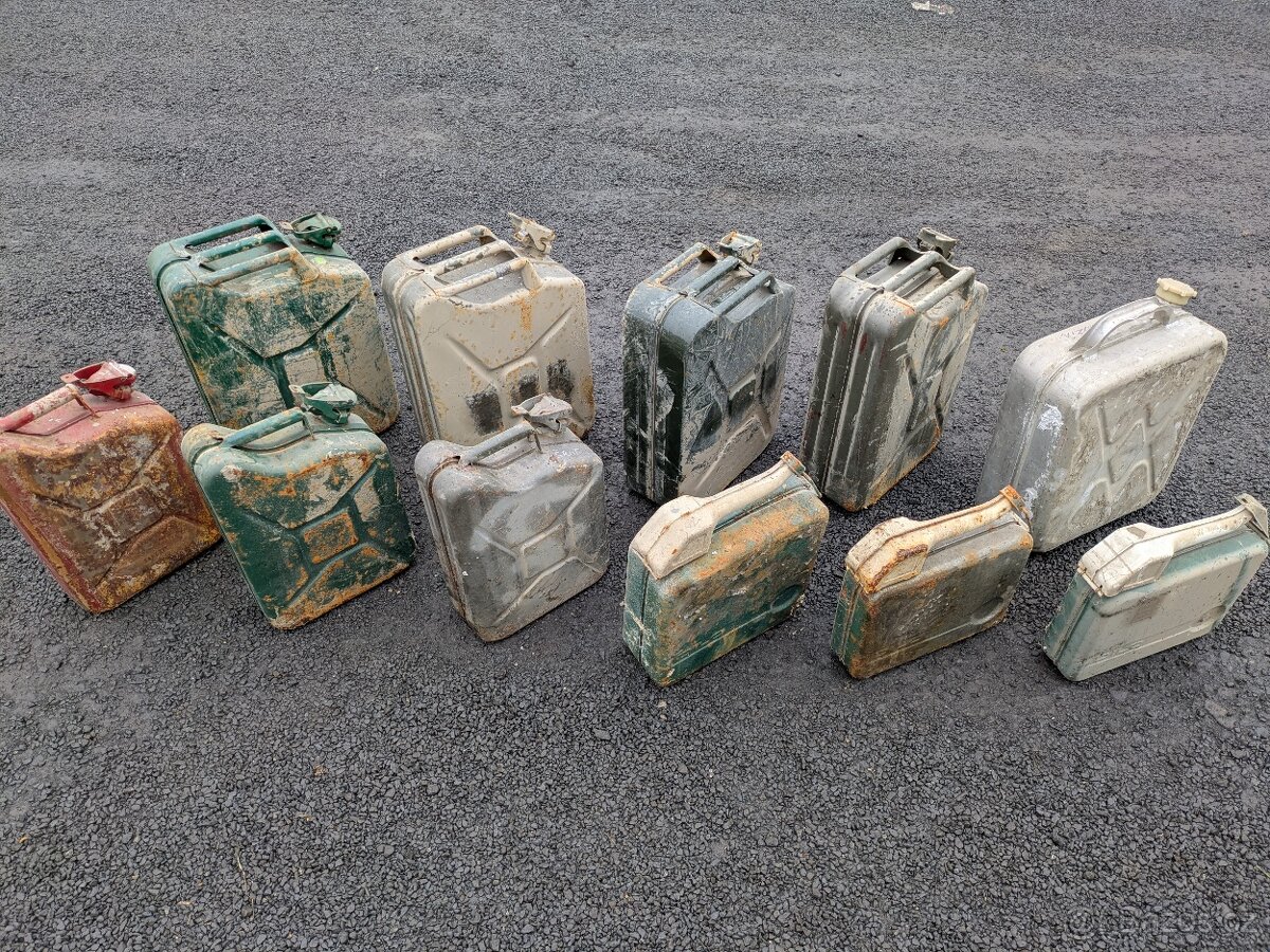 Soubor 11 kusů kanystrů - 6