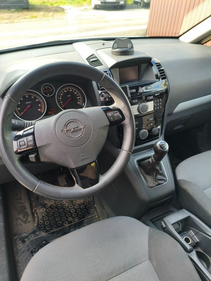 Opel Zafira 1.8 16V 103kw 7MÍST - 6