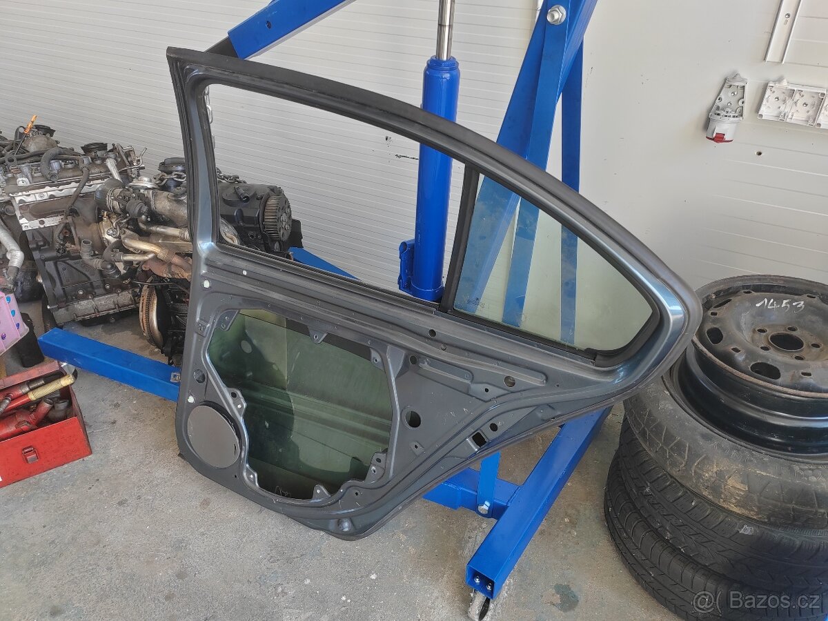 ŠKODA OCTAVIA II/2 LIFTBACK- pravé zadní dveře - 6