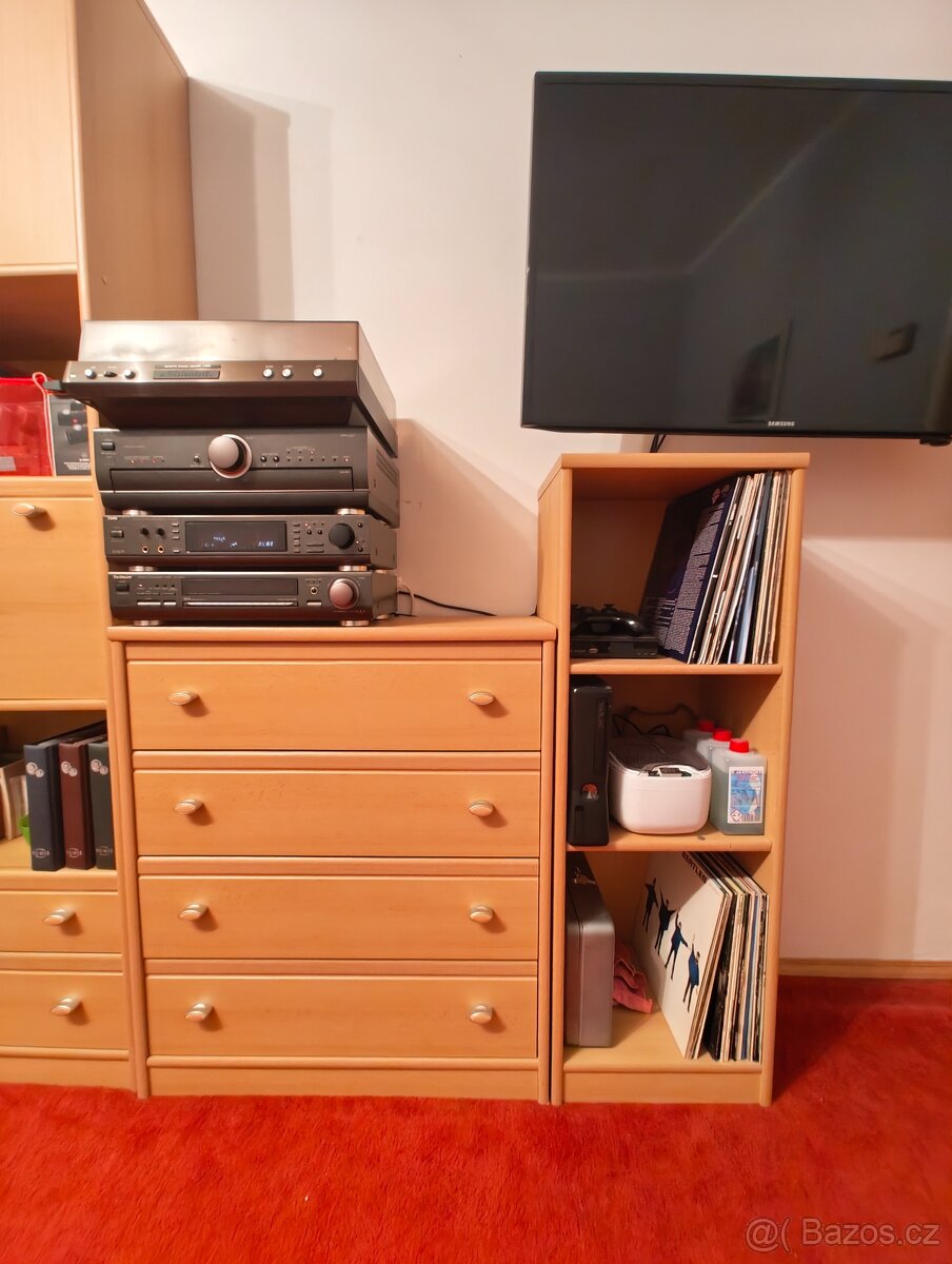 Nábytek z pokoje - 6