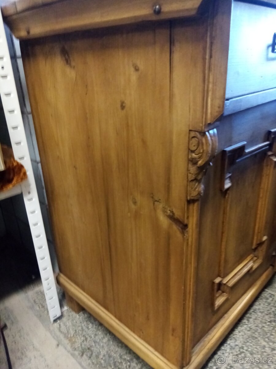 Starožitná selská skříňka - 6
