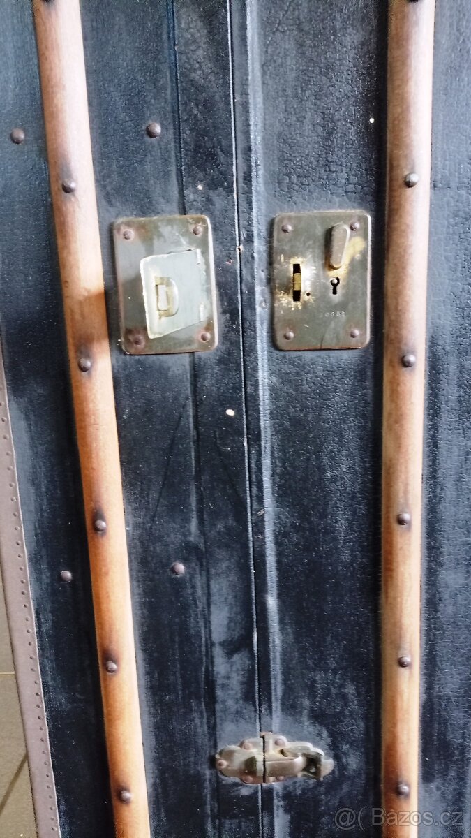 Prodám velký starožitný cestovní kufr - 6