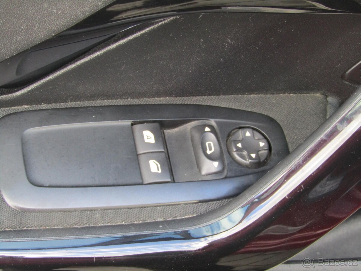 Peugeot 208 1.2i , 60 kW benzín, 2016 - 6