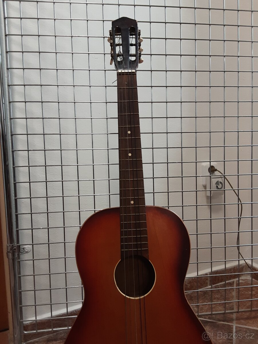 Stará dř. kytara - 6