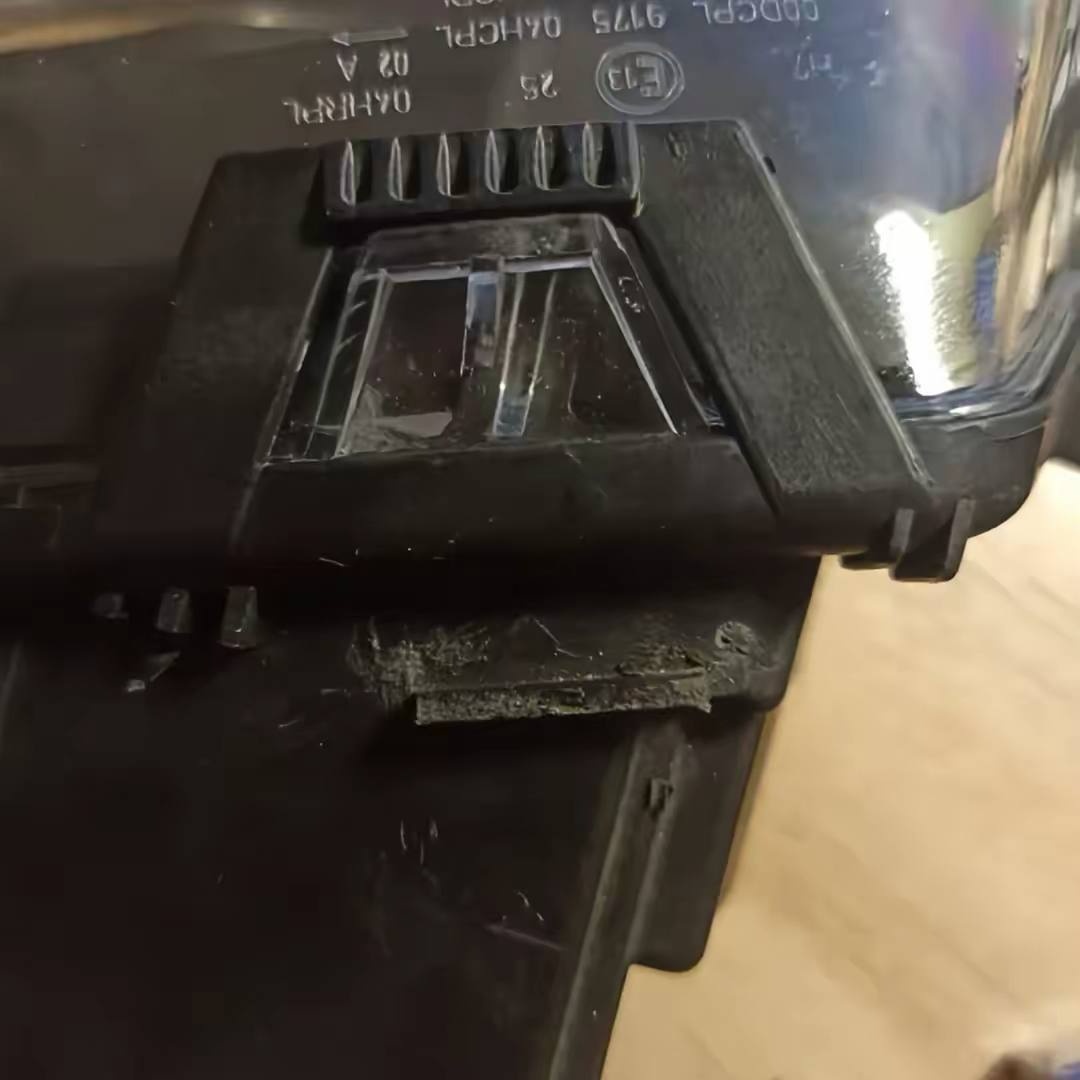 Opravní držák světlometů BMW E46 - 6