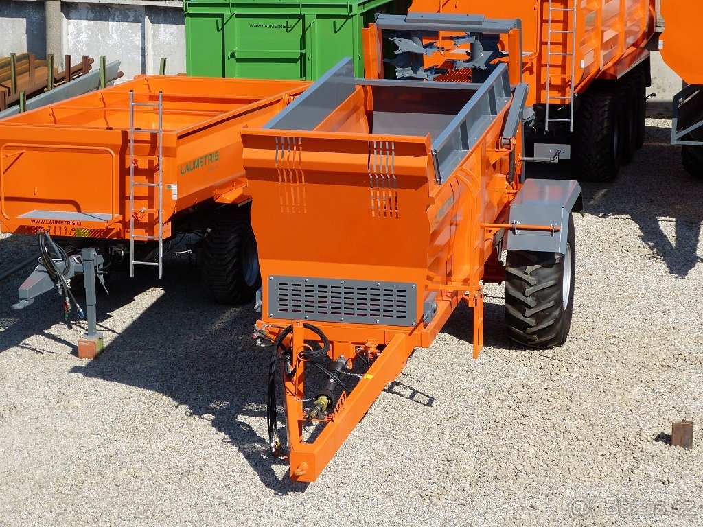 Rozmetadlo hnoje - chlévské mrvy - jednoosé - nosnost 8 tun - 6