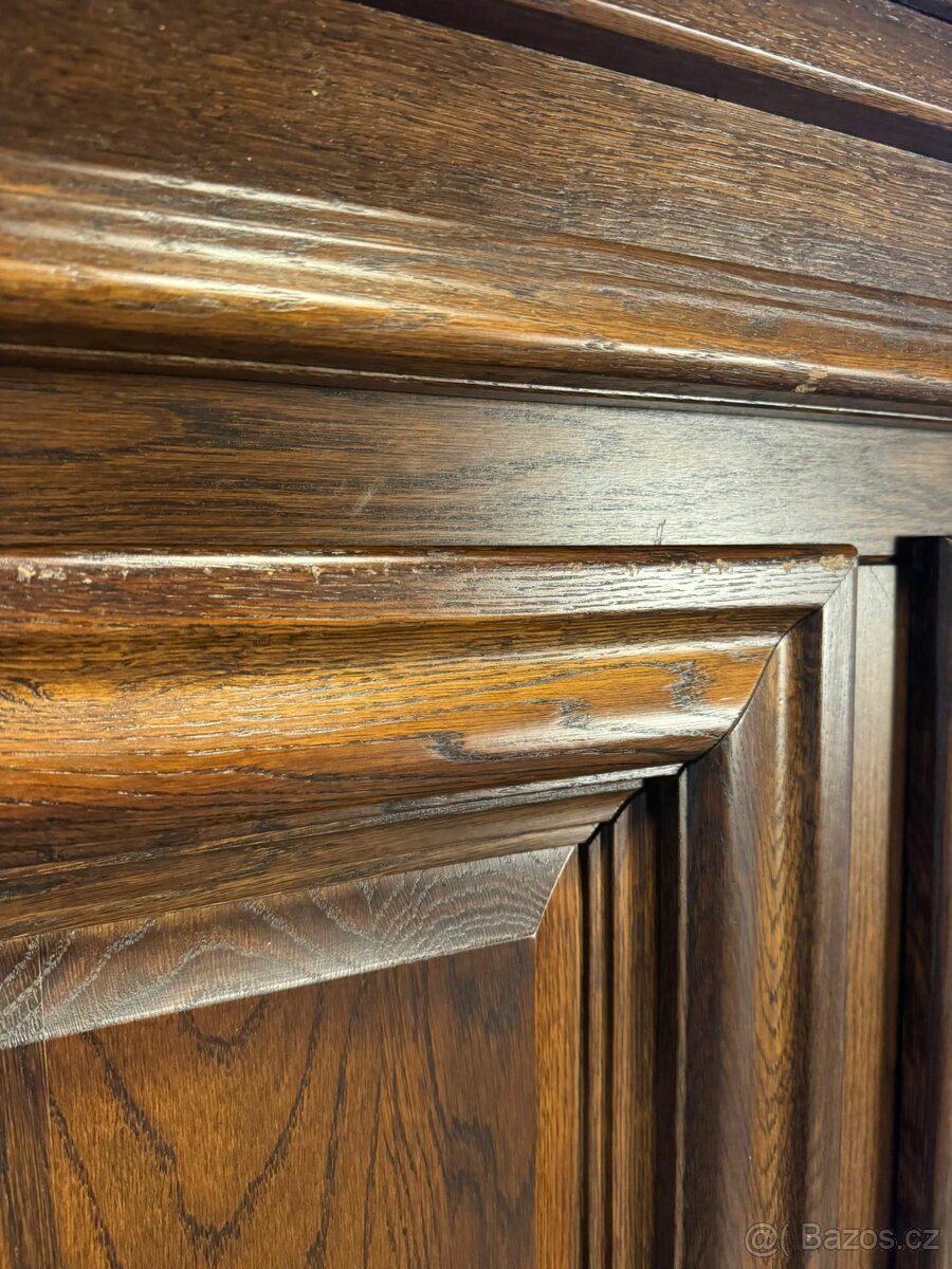 Masivní skříň (141013) - 6