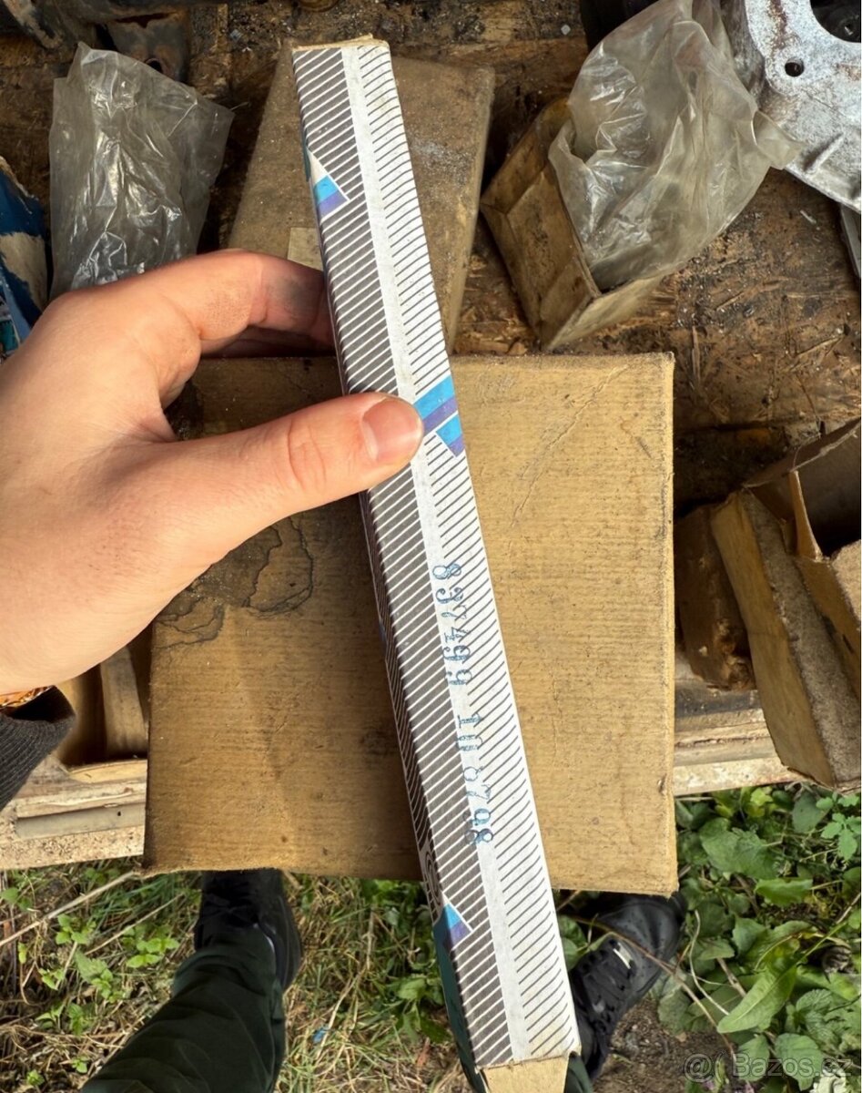 Výhrubník s kuželovou stopkou - 6