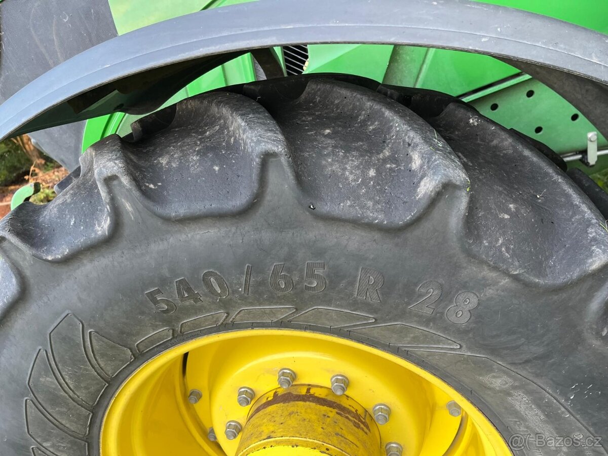 John Deere 6135R - 6