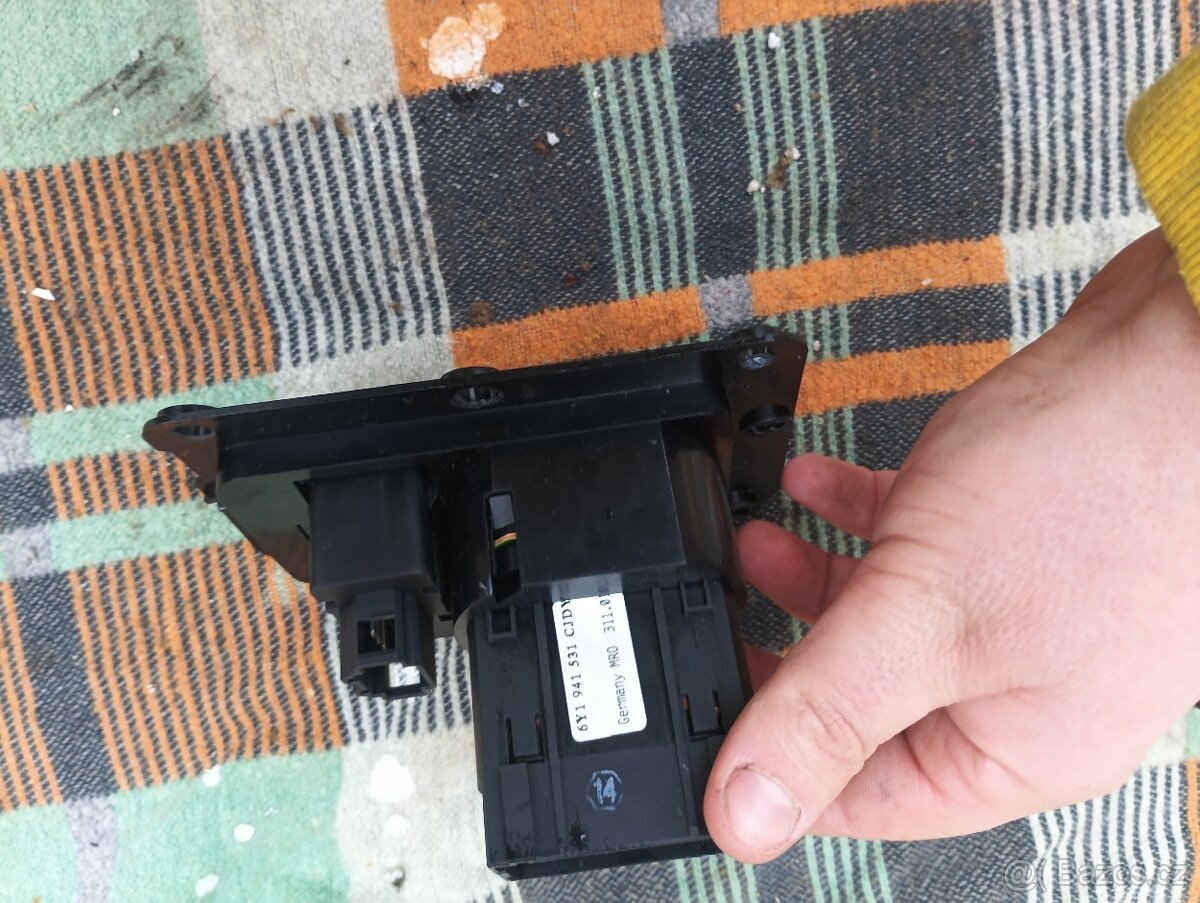 Prodám přepínač světel Fabia 1 - 6