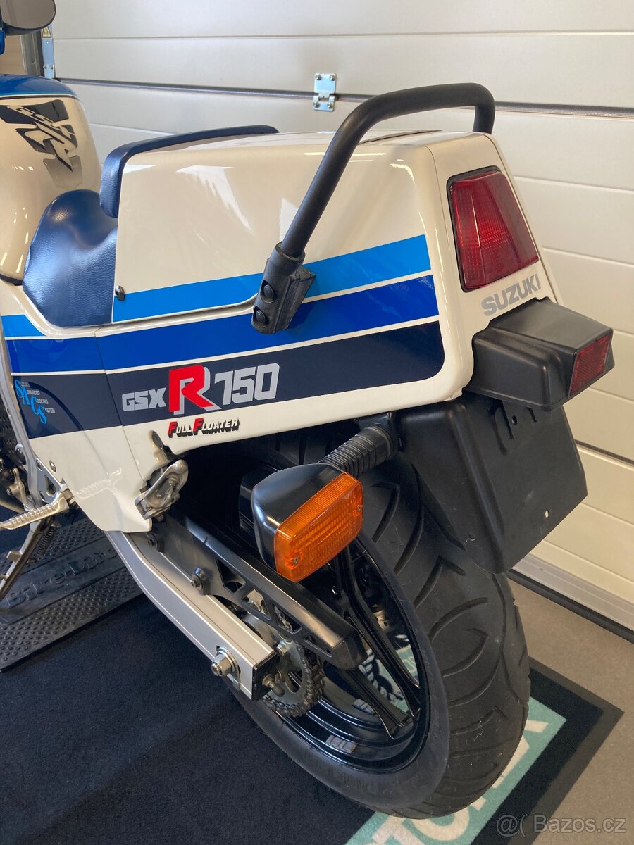 SUZUKI GSX-R 750 - 6