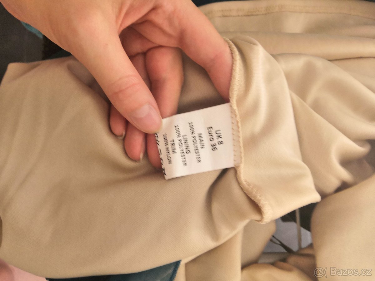 Lehké letní šaty s krajkou - 6